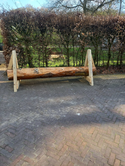 eventingequipment boomstam in driehoek