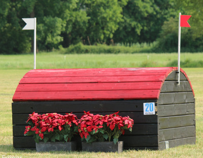 eventingequipment bak met rood dak