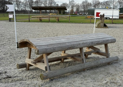 eventingequipment tafel met rond blad