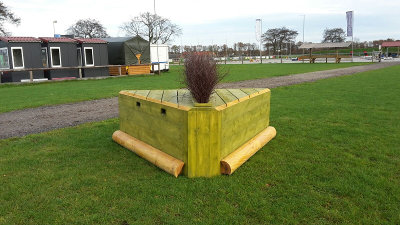 eventingequipment  groene punt met haag